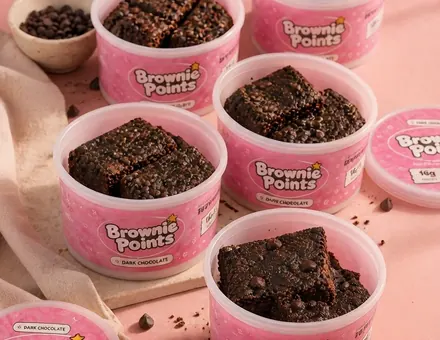 Satu batch utuh 9 fudgy brownies Brownie Points